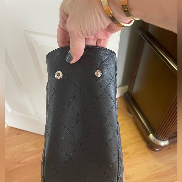 CHANEL Classic Shopper Tote! Excellent Condition! - Picture 9 of 11